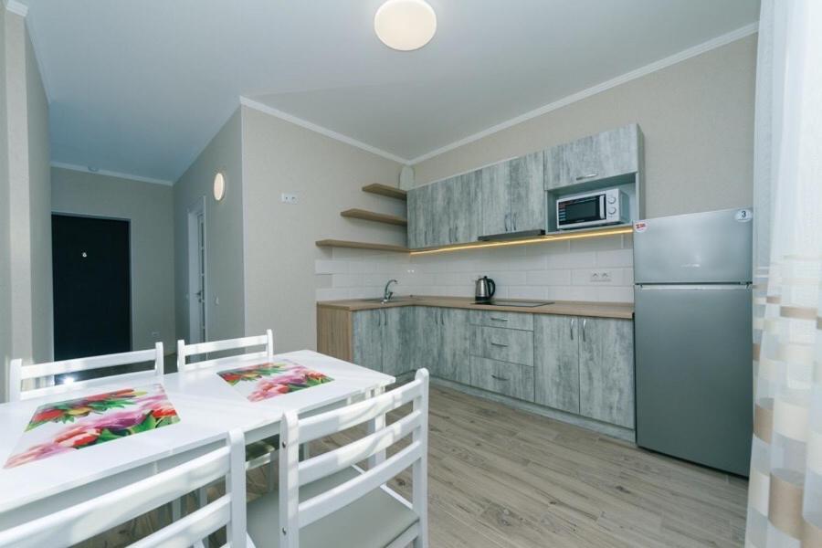 Драгоманова 38А 2Й Поверх Kyiv Exterior foto