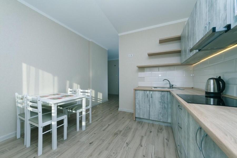 Драгоманова 38А 2Й Поверх Kyiv Exterior foto