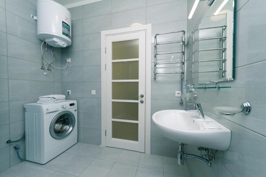 Драгоманова 38А 2Й Поверх Kyiv Exterior foto