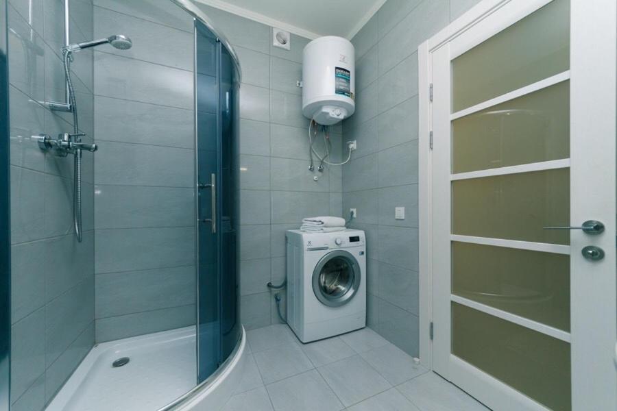 Драгоманова 38А 2Й Поверх Kyiv Exterior foto
